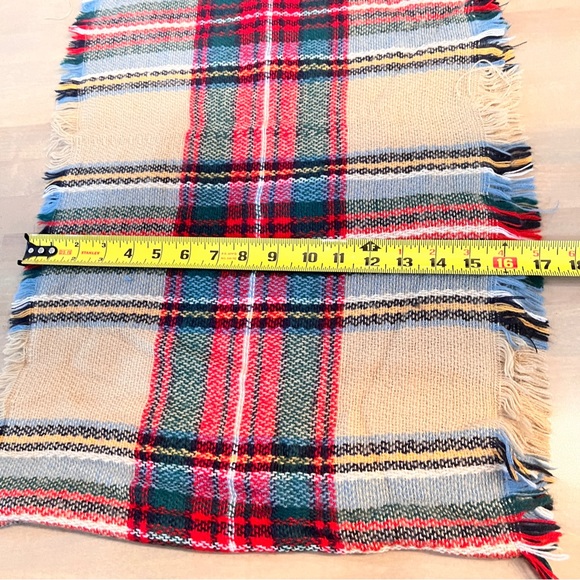 Large Infinity Blanket Scarf Plaid Tartan
Pattern (Beige/Green/Red) - Picture 6 of 8
